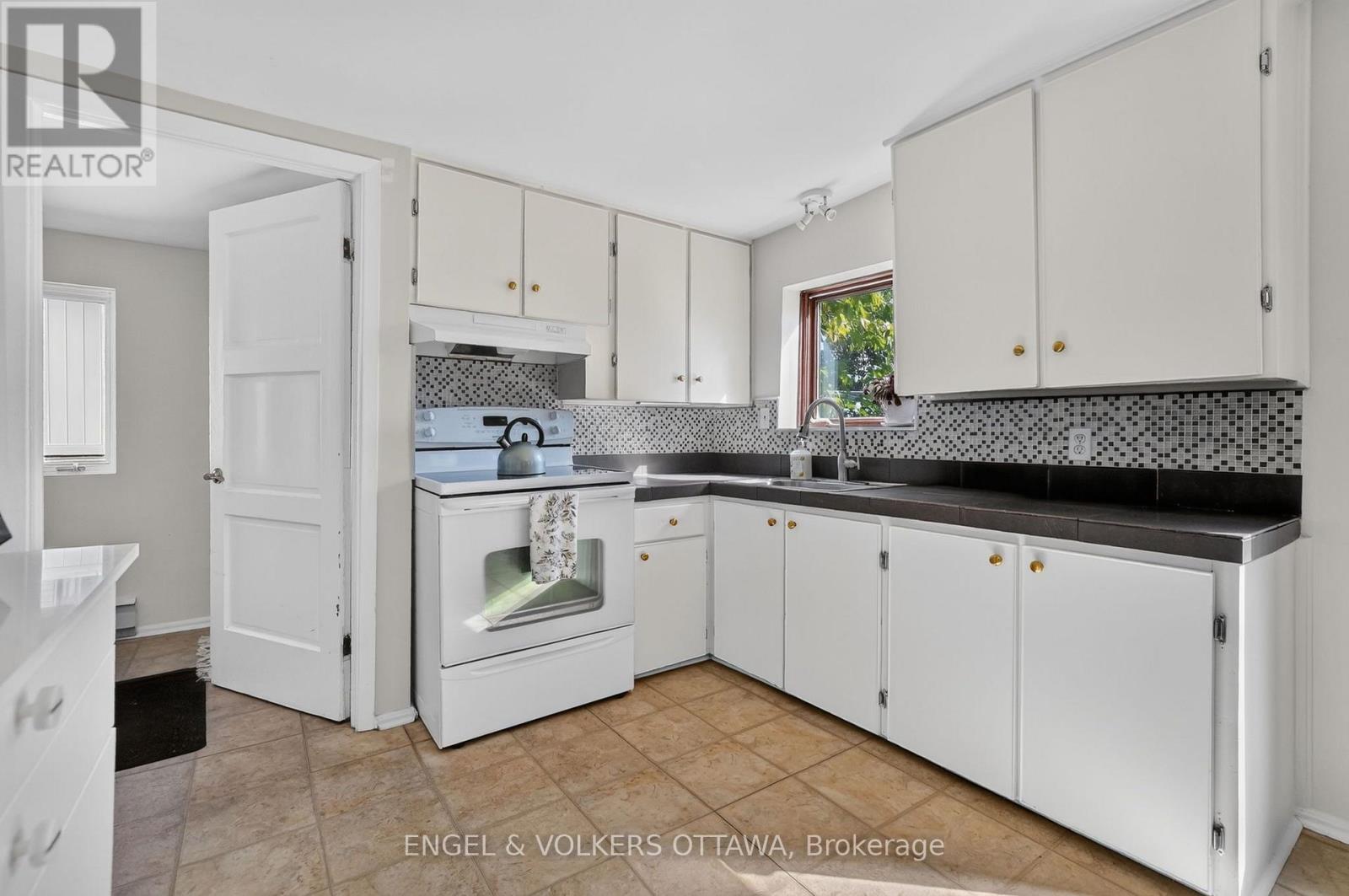 319 Savard Avenue Property Photo 25