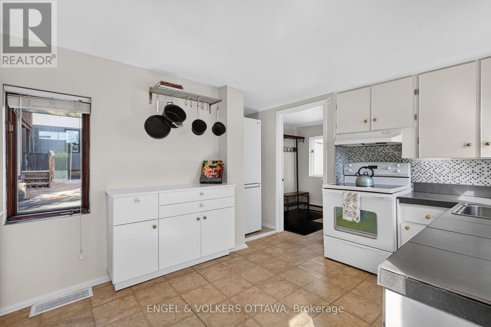 319 Savard Avenue Property Photo 28