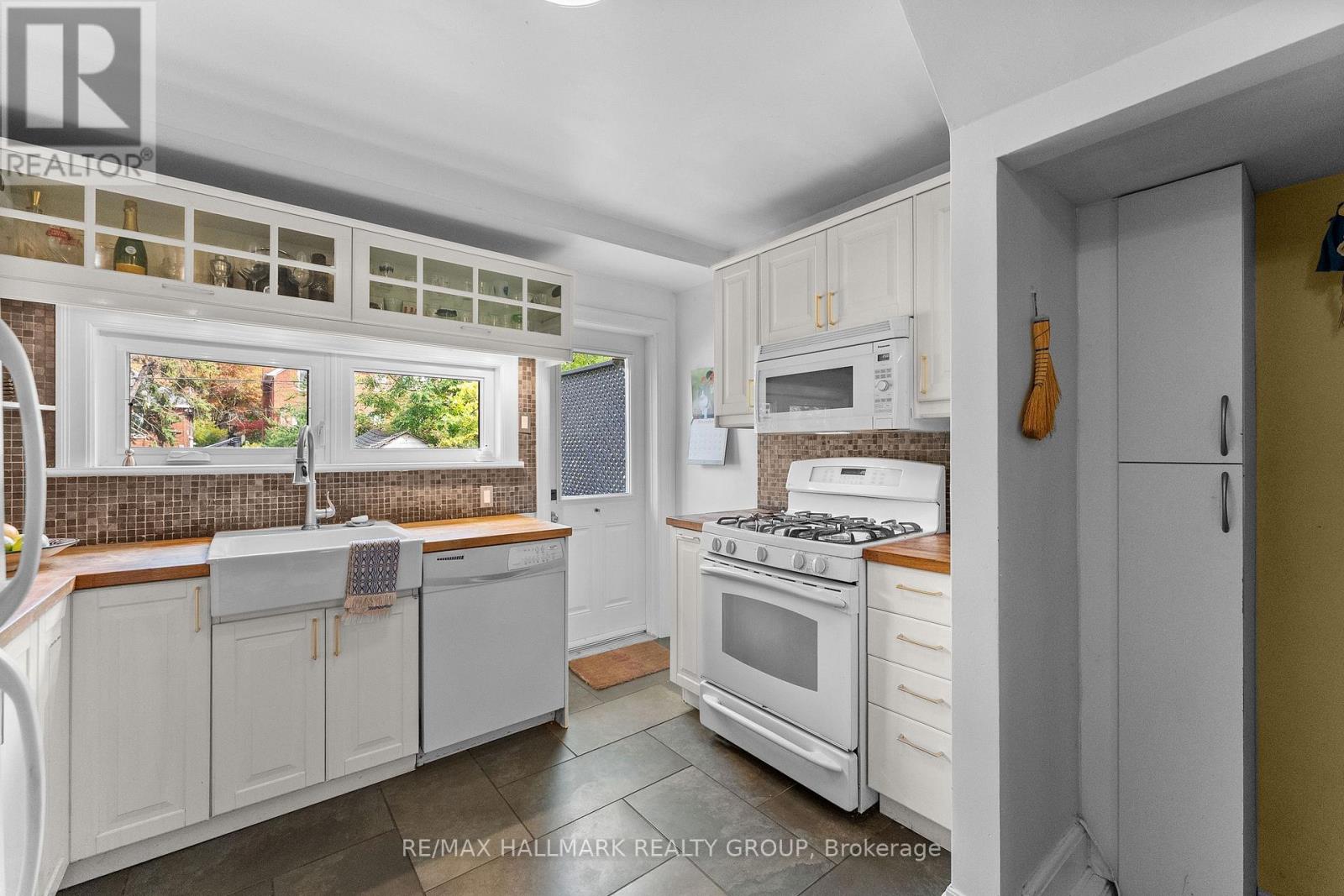 425 Chapel Street Property Photo 5