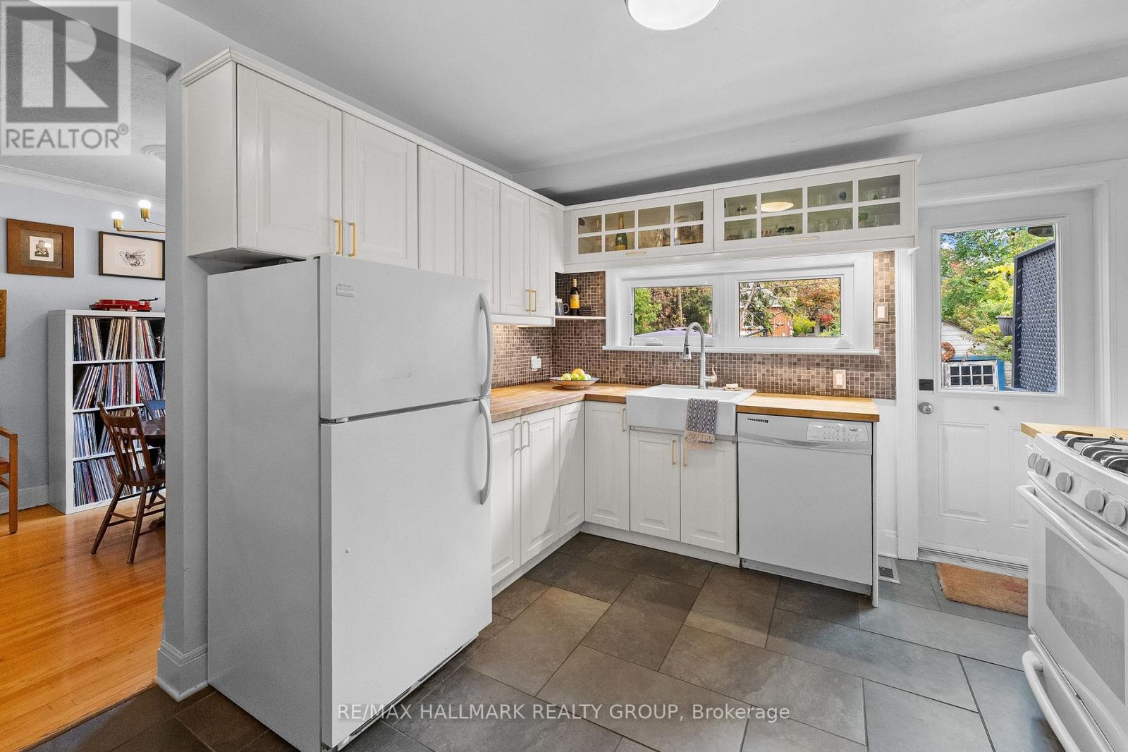425 Chapel Street Property Photo 6