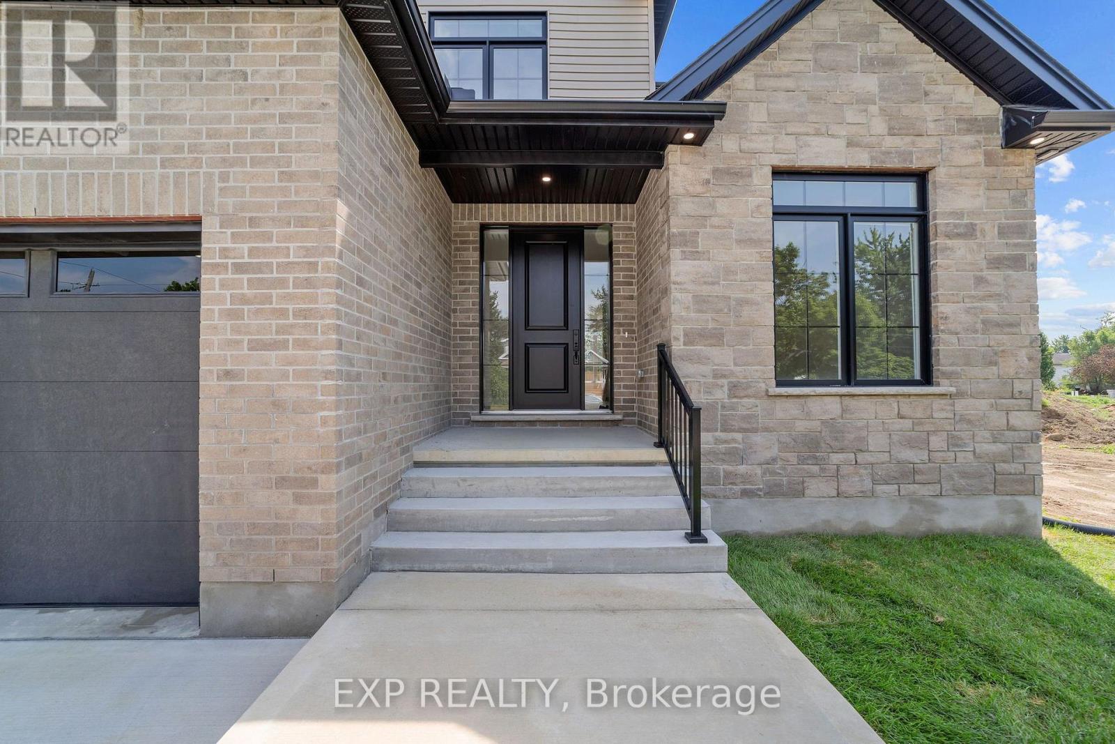 253 John Street Property Photo 2