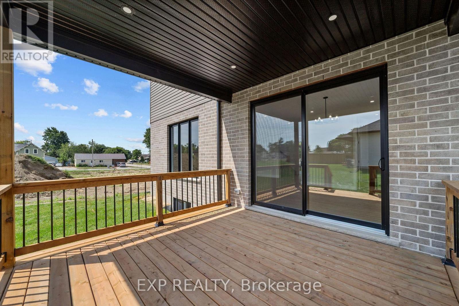 253 John Street Property Photo 3