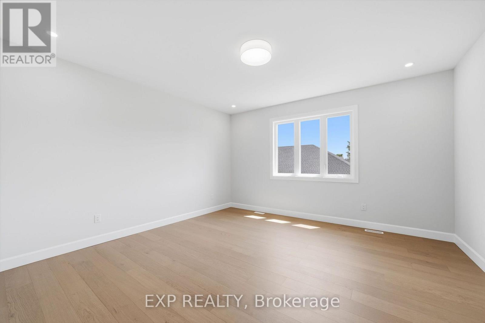 253 John Street Property Photo 21
