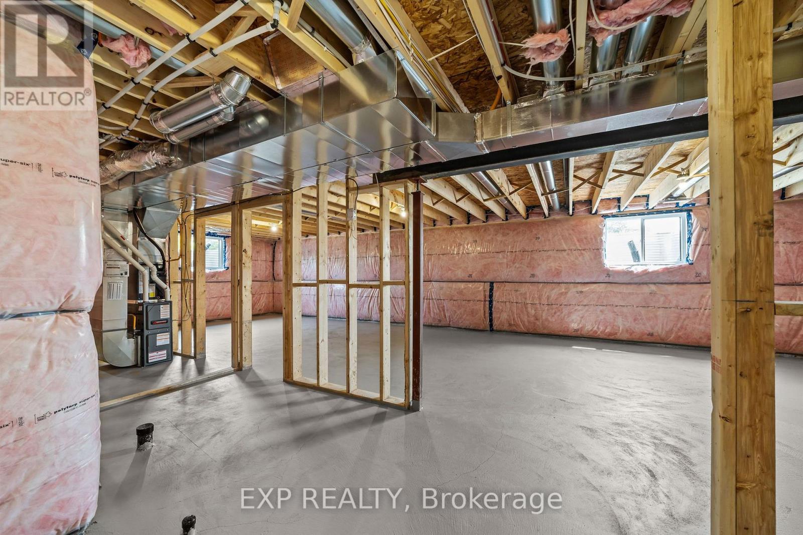 253 John Street Property Photo 31