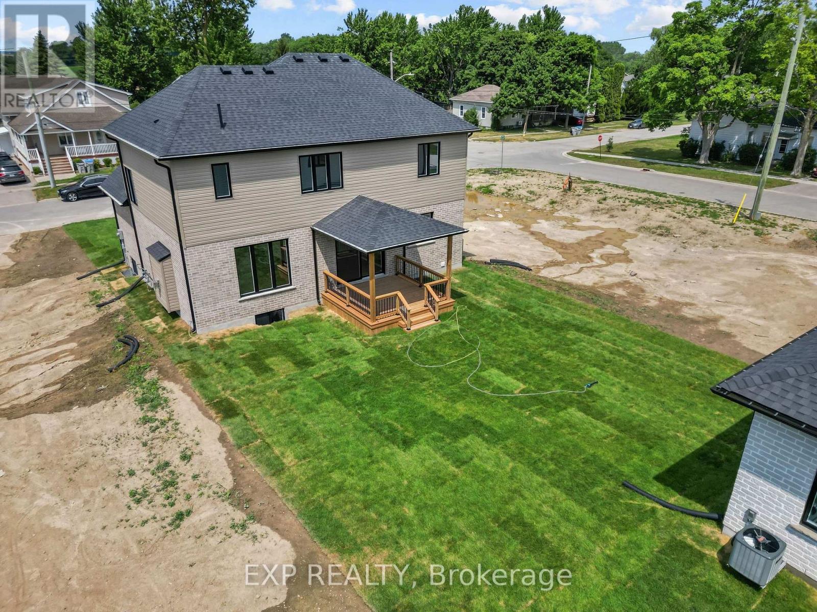 253 John Street Property Photo 38