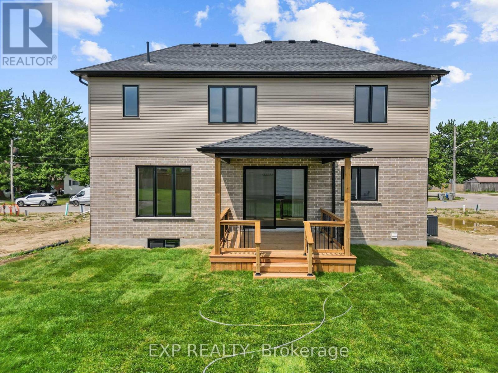 253 John Street Property Photo 40