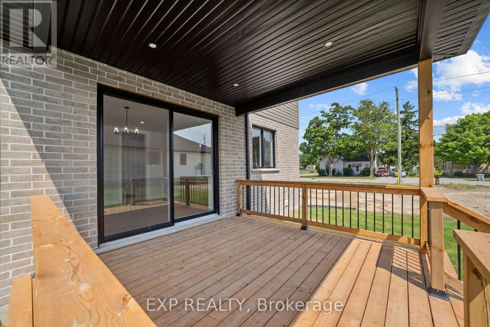 253 John Street Property Photo 44