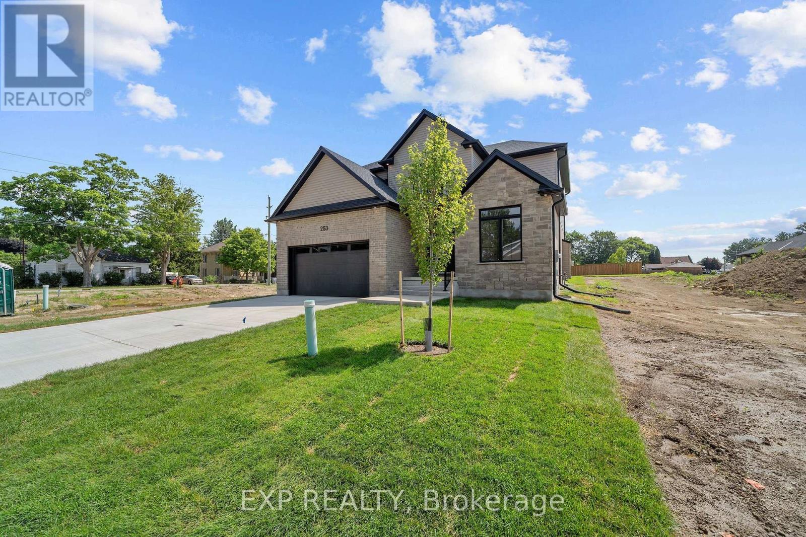 253 John Street Property Photo 45