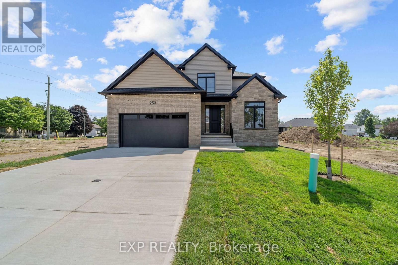 253 John Street Property Photo 46