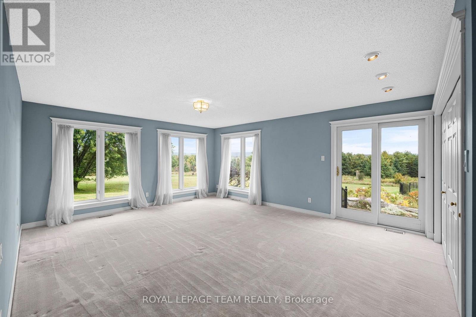 285 Pinhey Point Road Property Photo 16