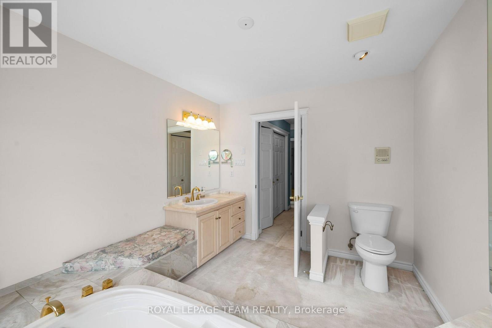 285 Pinhey Point Road Property Photo 21