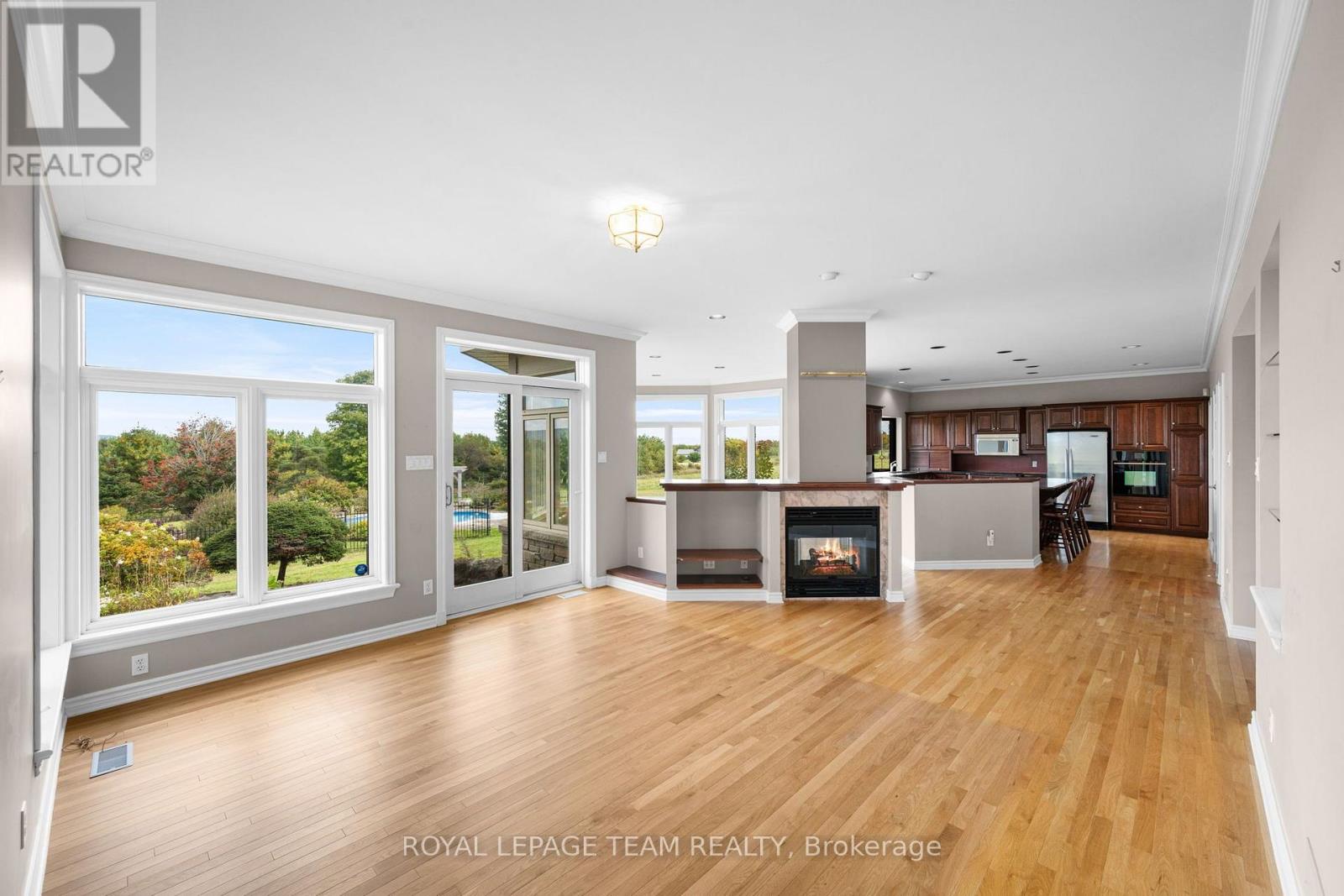 285 Pinhey Point Road Property Photo 24