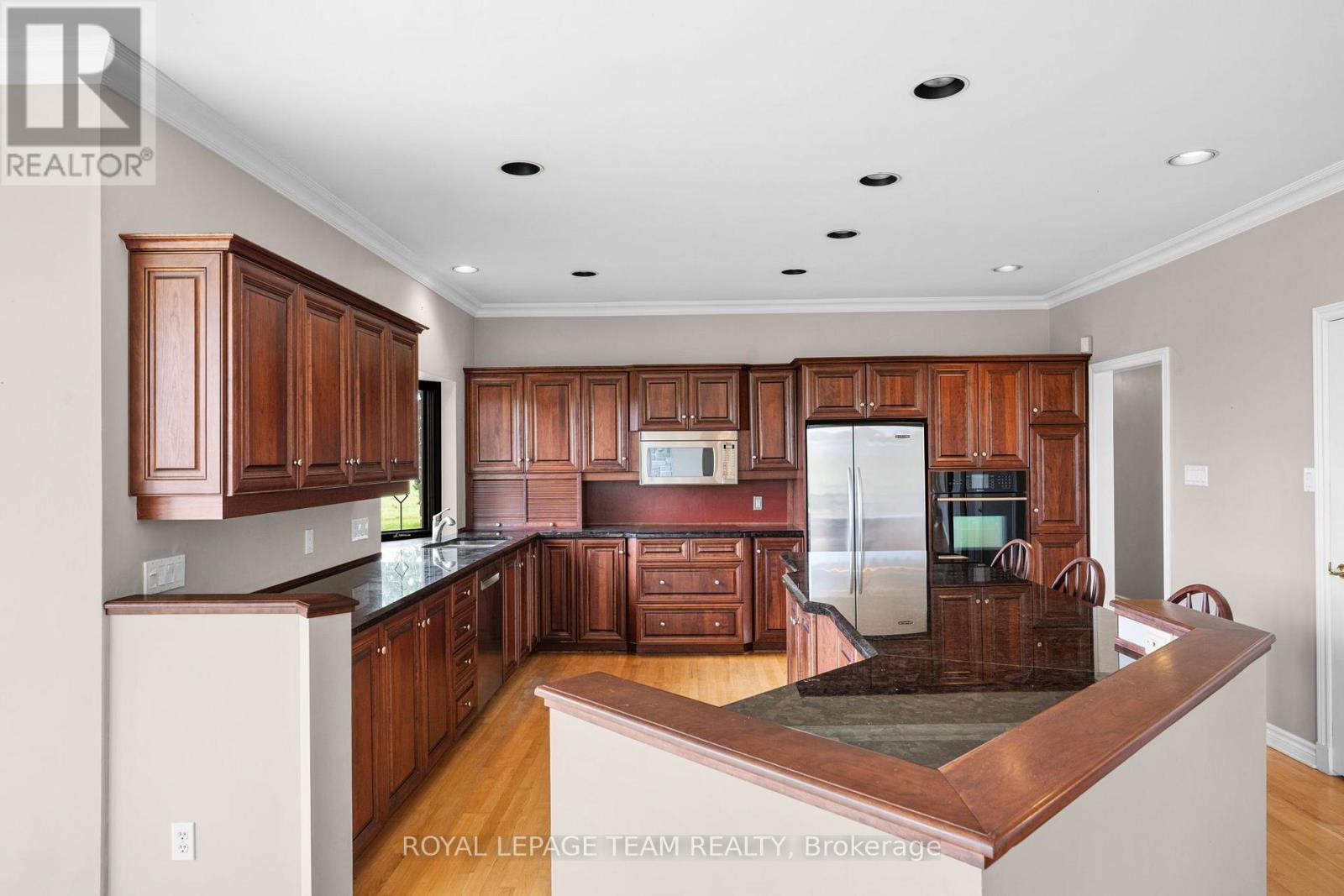 285 Pinhey Point Road Property Photo 30