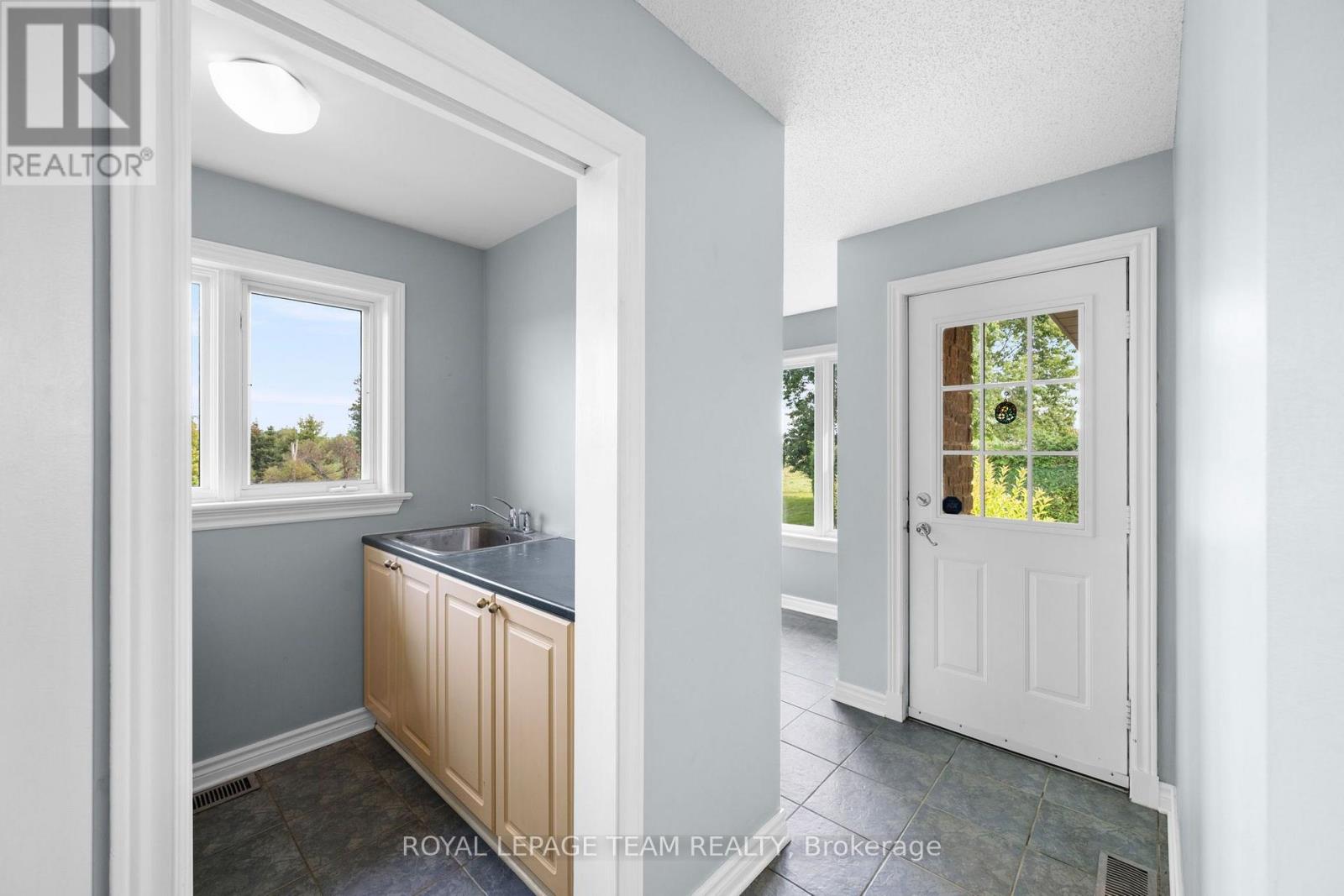 285 Pinhey Point Road Property Photo 40