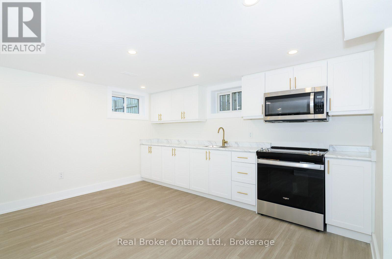 Lower - 1175 Dunsmure Road Property Photo 2