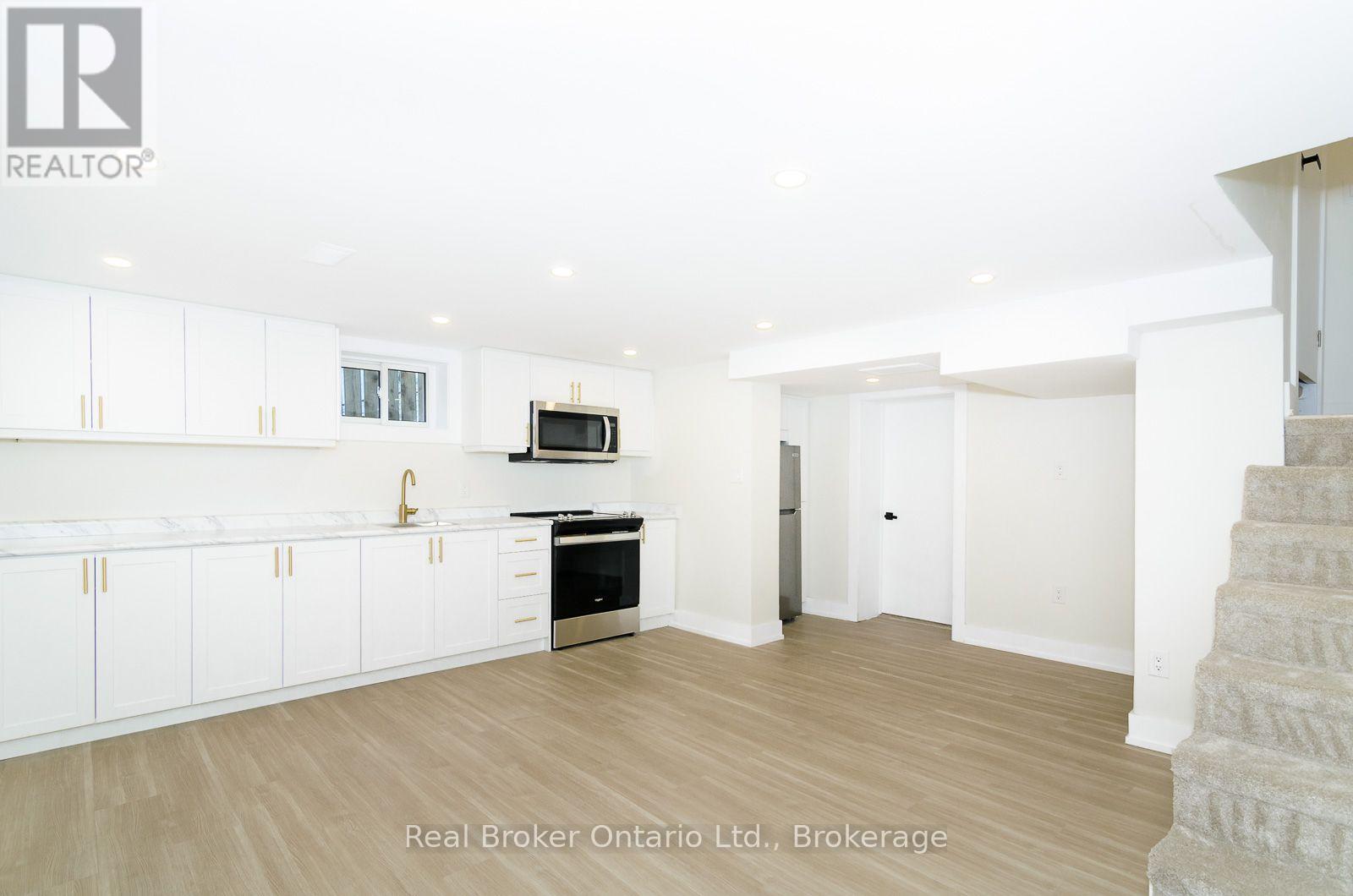 Lower - 1175 Dunsmure Road Property Photo 3