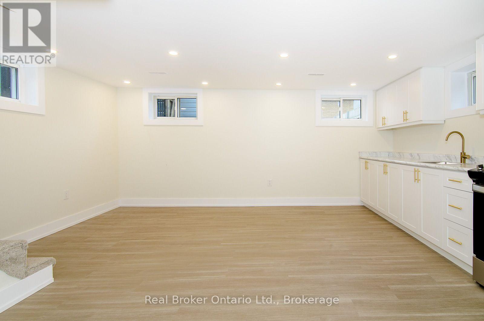 Lower - 1175 Dunsmure Road Property Photo 4