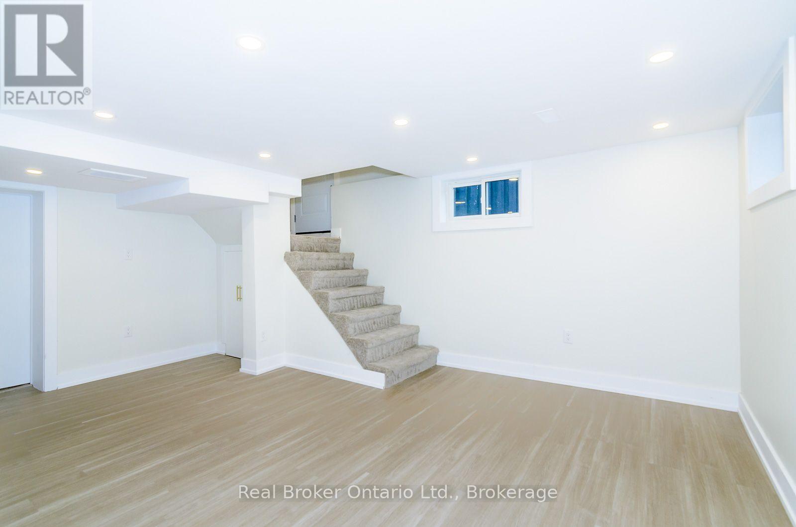 Lower - 1175 Dunsmure Road Property Photo 5