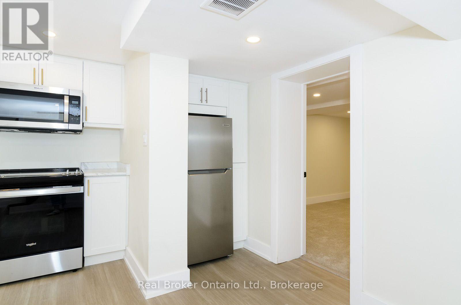 Lower - 1175 Dunsmure Road Property Photo 6