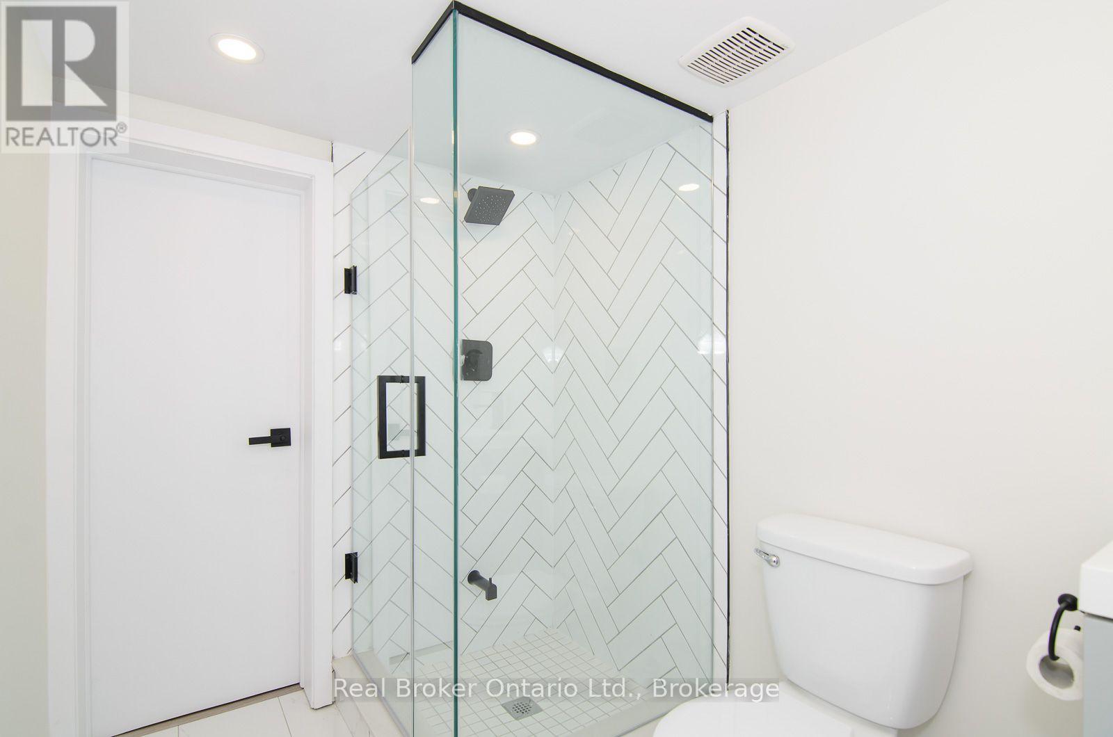 Lower - 1175 Dunsmure Road Property Photo 7