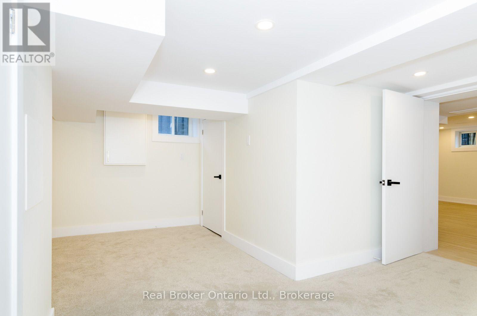 Lower - 1175 Dunsmure Road Property Photo 9