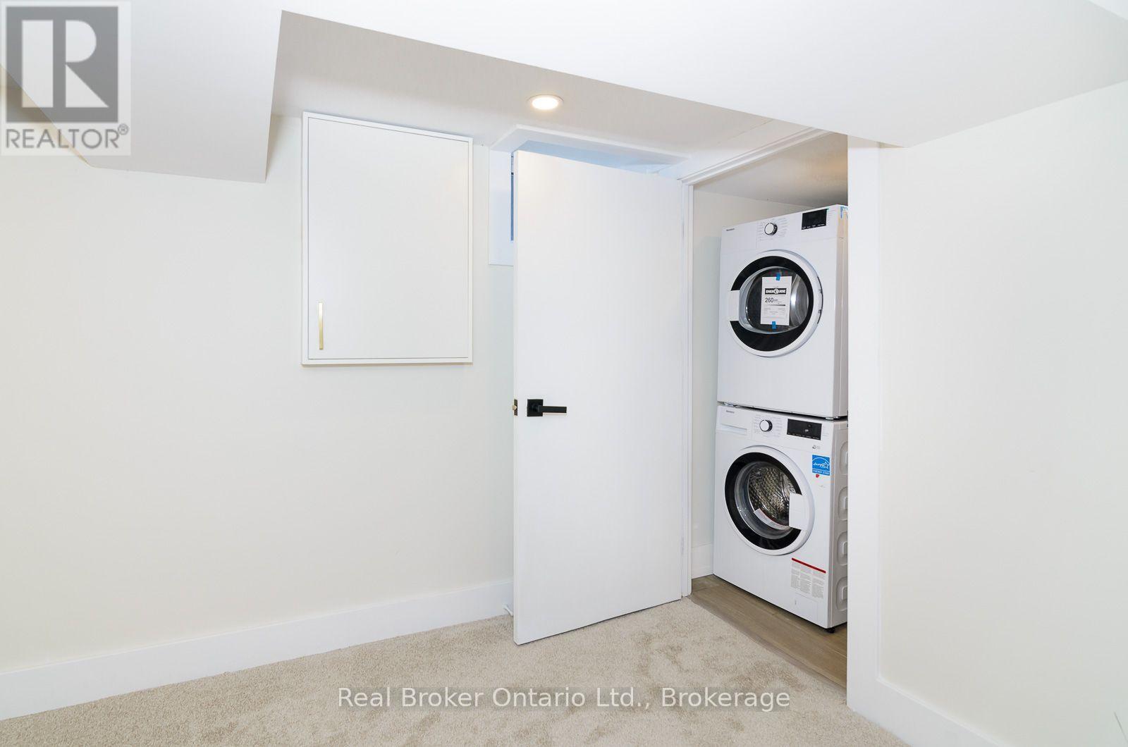Lower - 1175 Dunsmure Road Property Photo 10