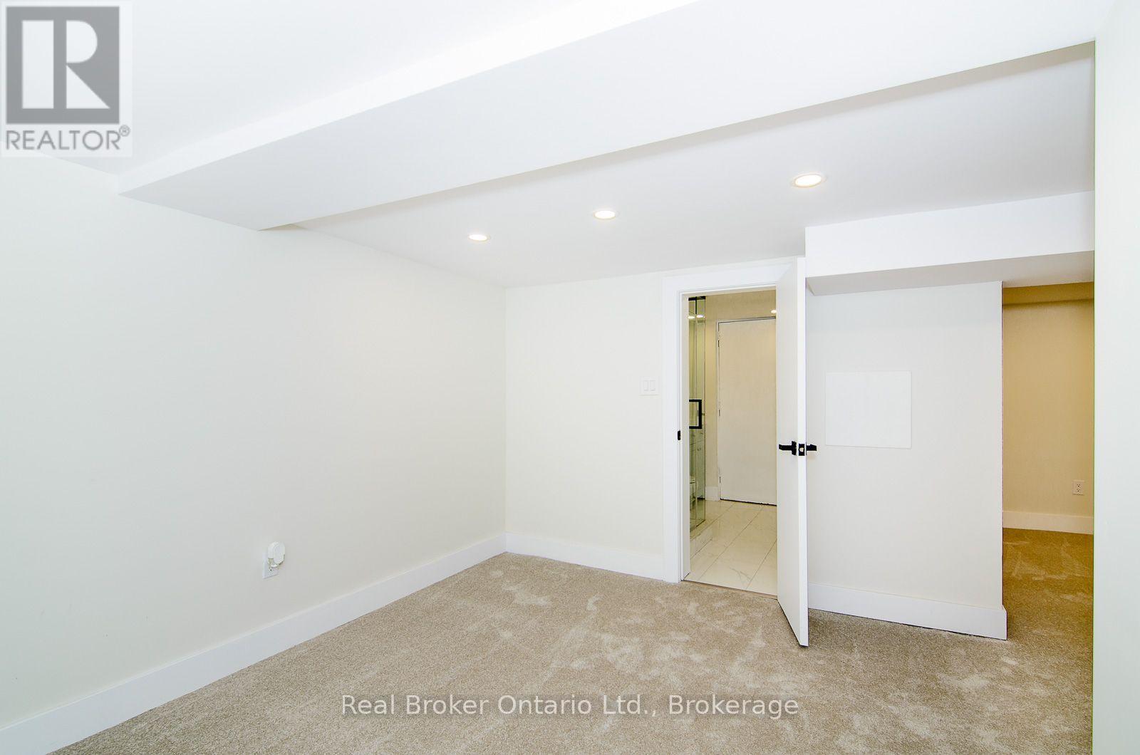 Lower - 1175 Dunsmure Road Property Photo 11