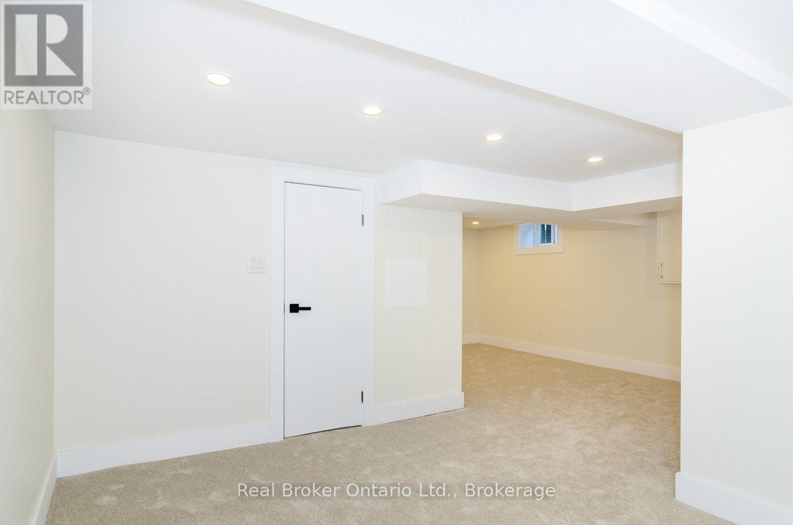 Lower - 1175 Dunsmure Road Property Photo 12
