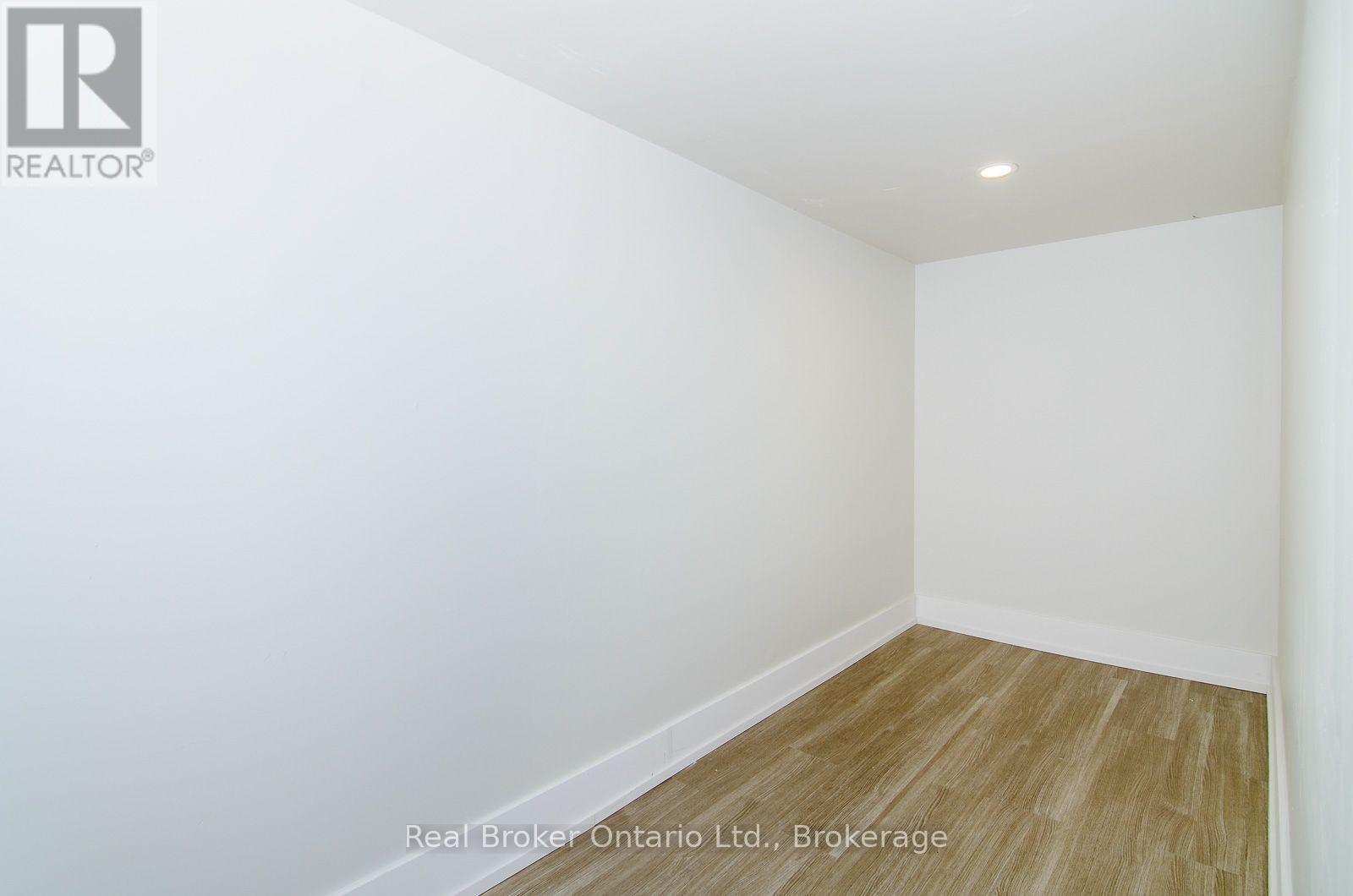 Lower - 1175 Dunsmure Road Property Photo 15