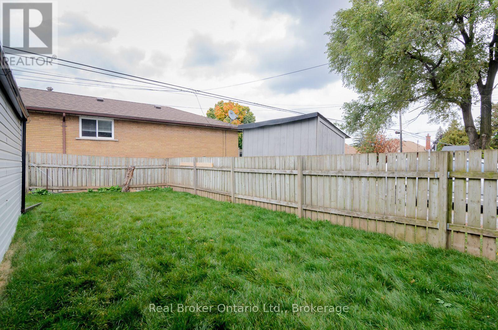 Lower - 1175 Dunsmure Road Property Photo 17