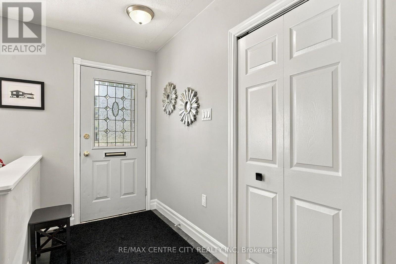 96 Tweed Crescent Property Photo 5