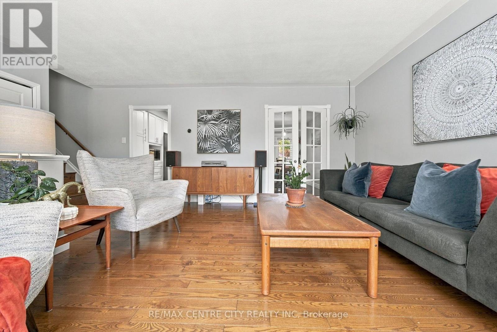 96 Tweed Crescent Property Photo 8