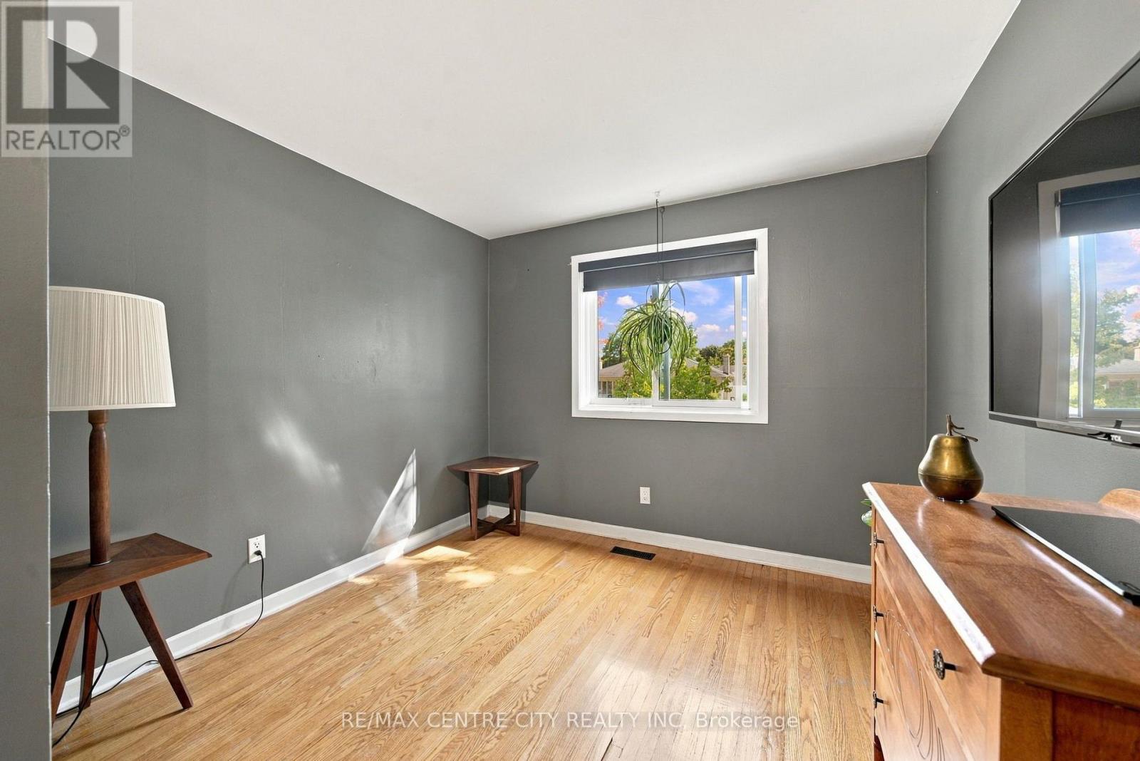 96 Tweed Crescent Property Photo 22
