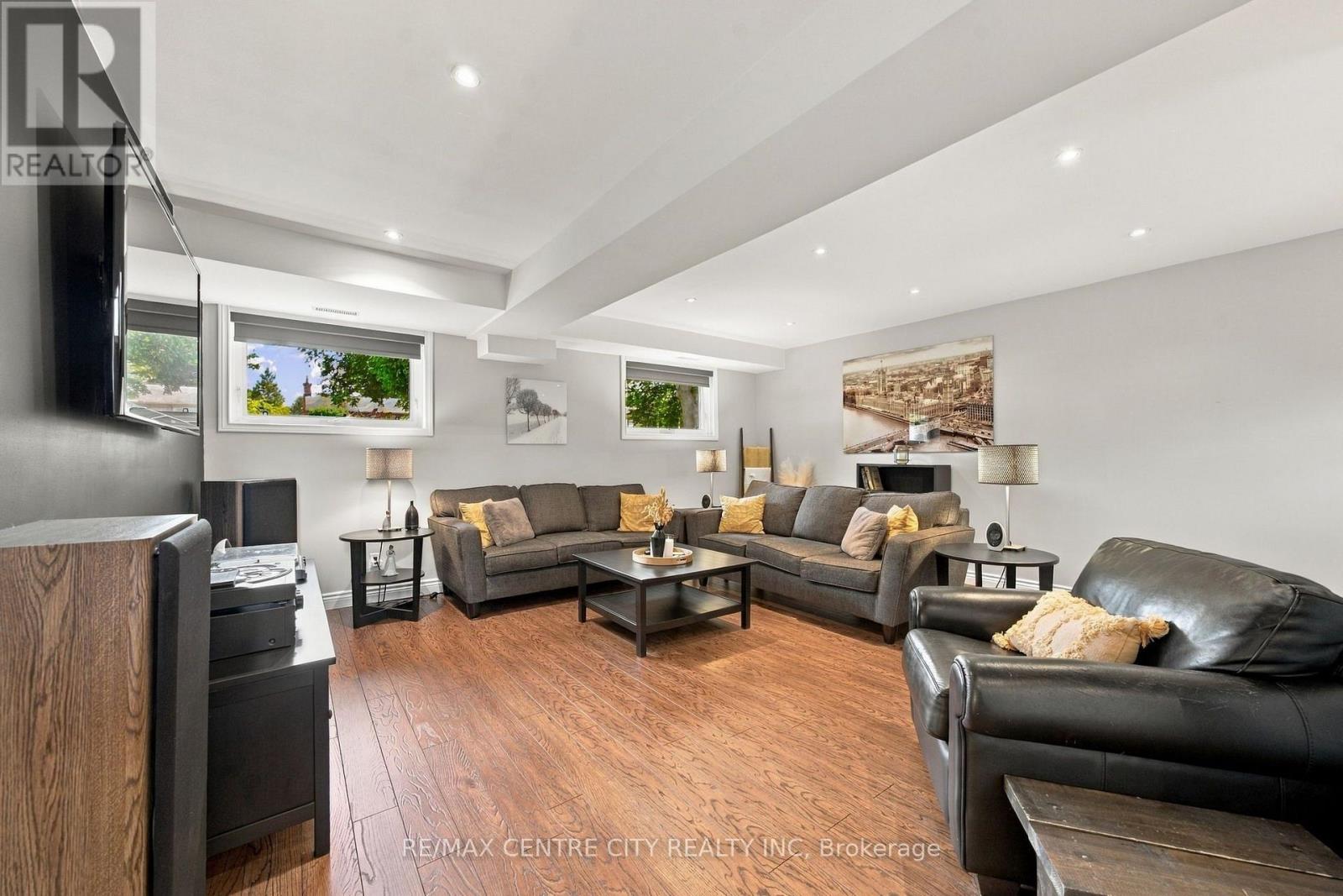 96 Tweed Crescent Property Photo 27