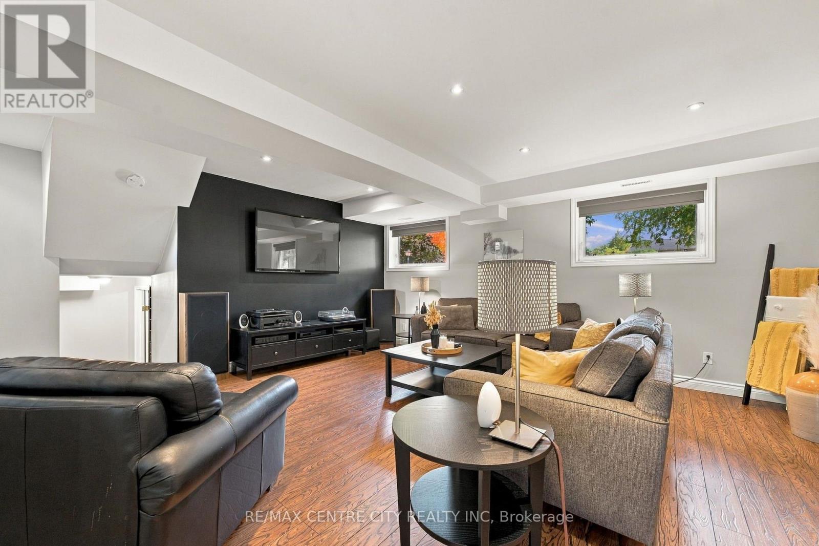 96 Tweed Crescent Property Photo 28