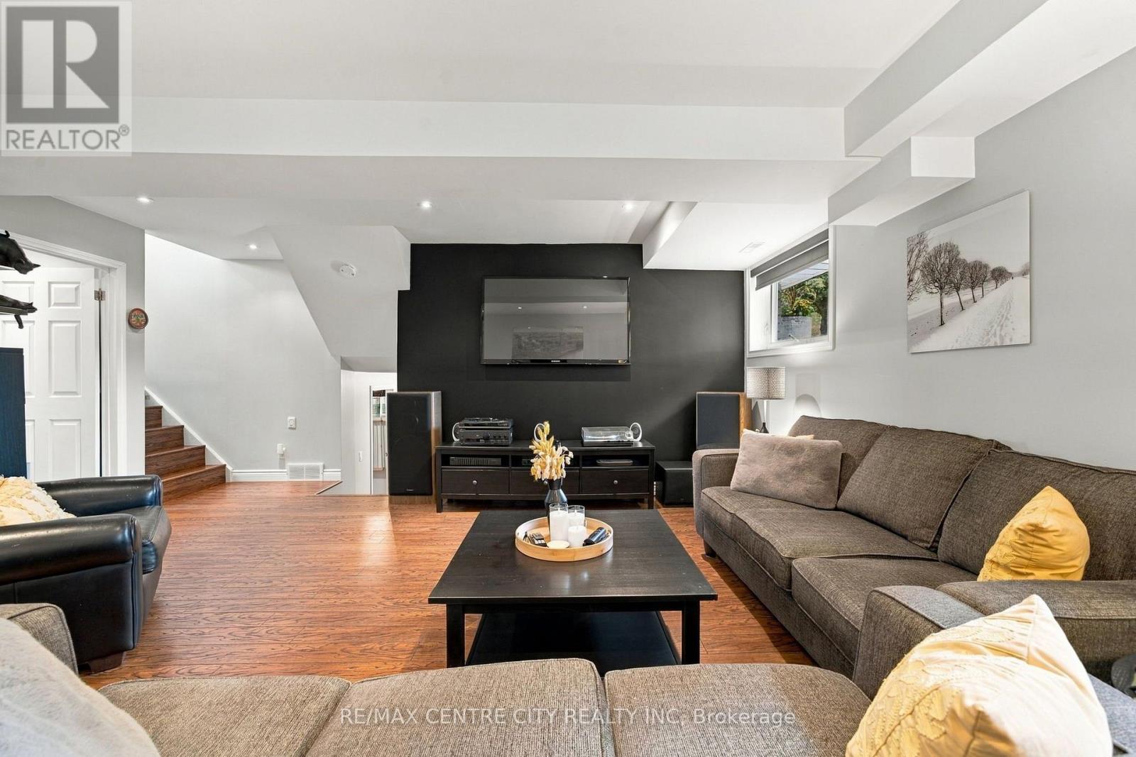 96 Tweed Crescent Property Photo 29