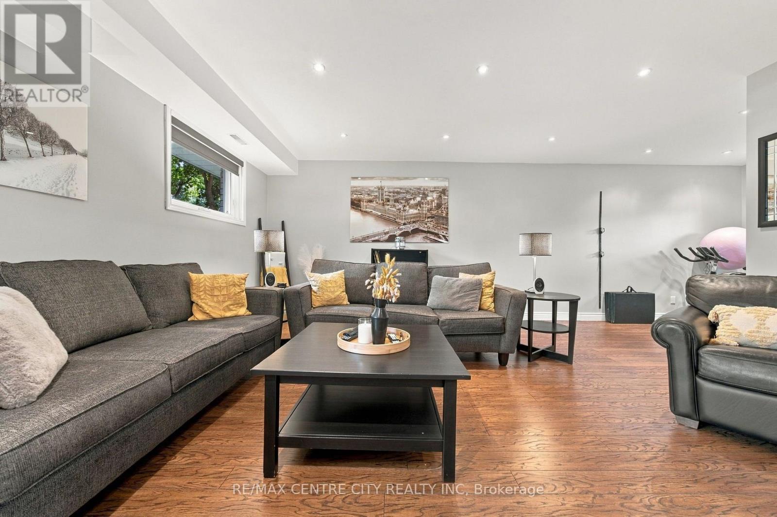 96 Tweed Crescent Property Photo 31