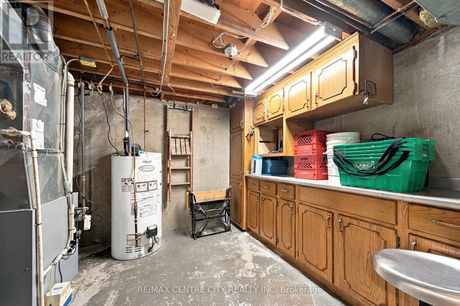 96 Tweed Crescent Property Photo 34