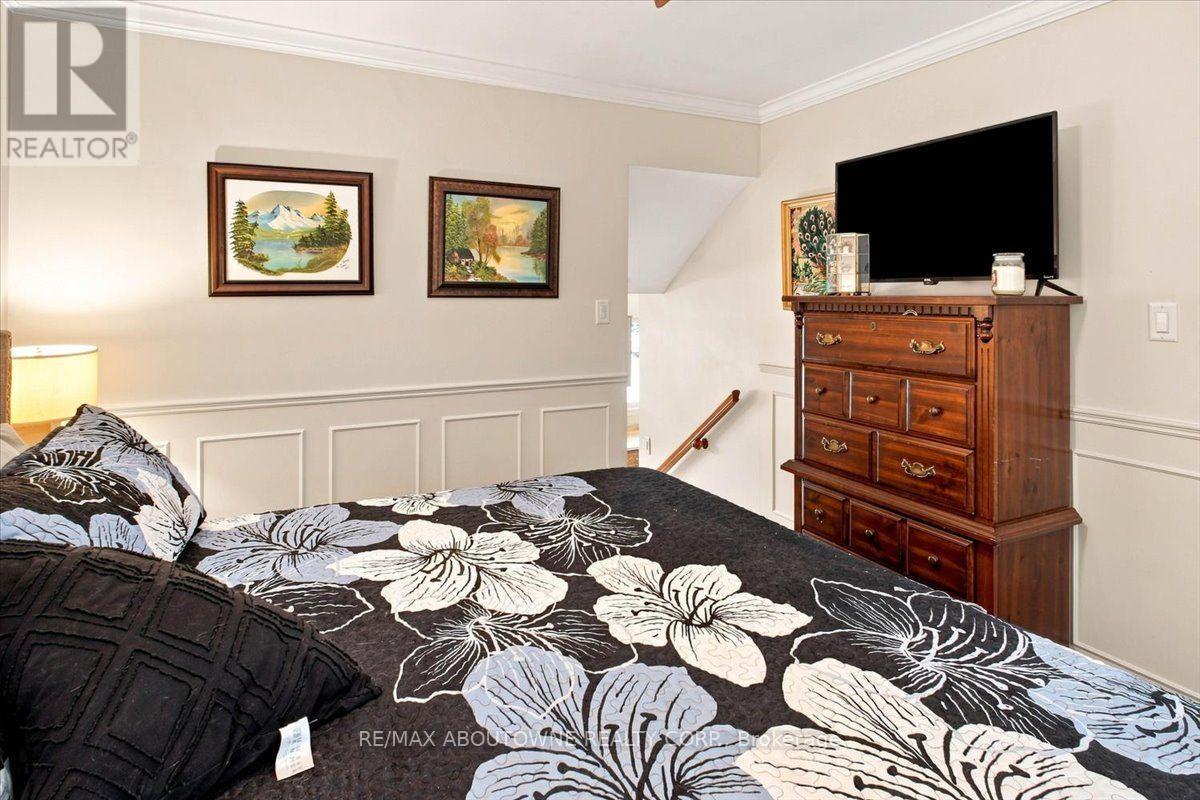 943 Mayfair Crescent Property Photo 8