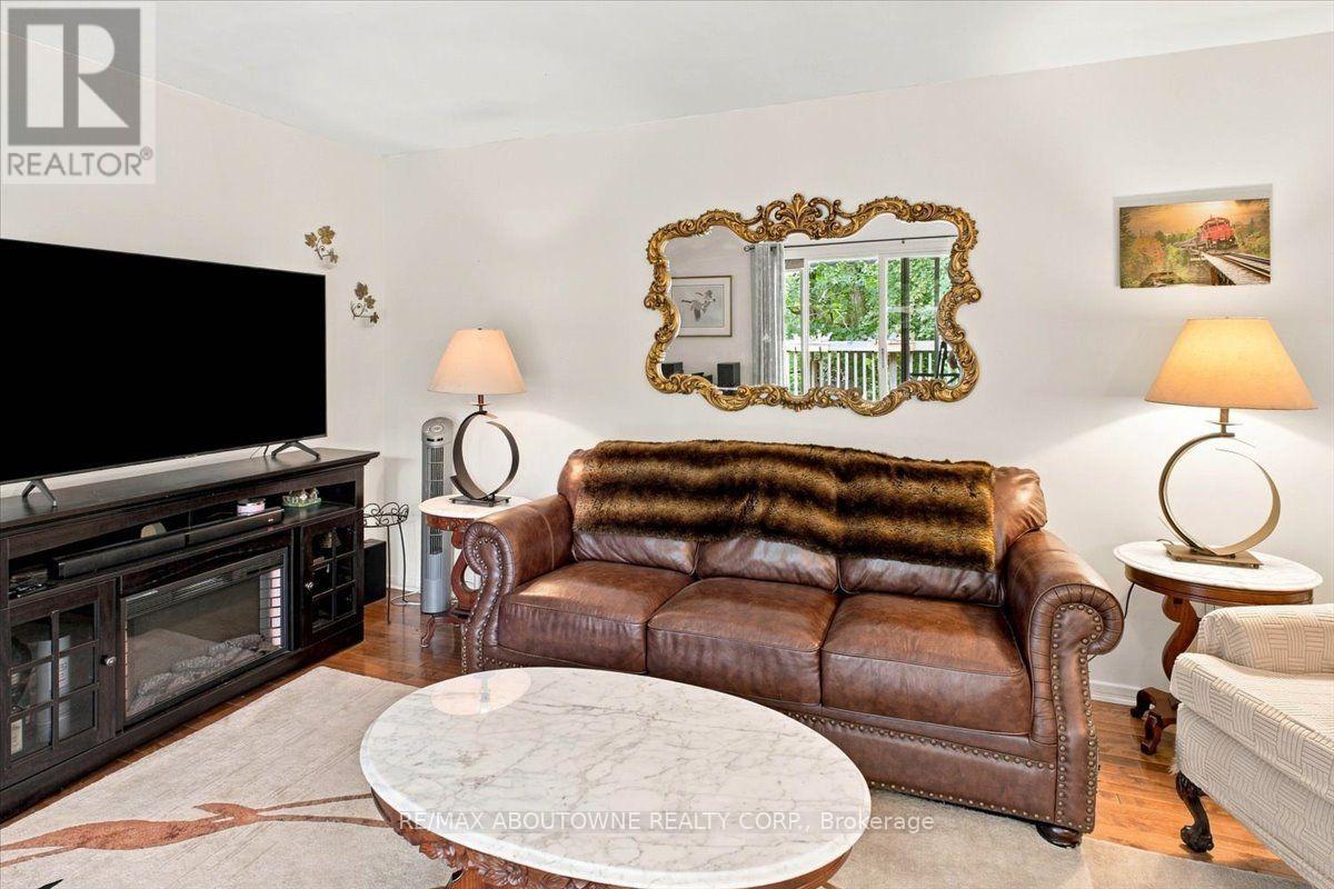 943 Mayfair Crescent Property Photo 10