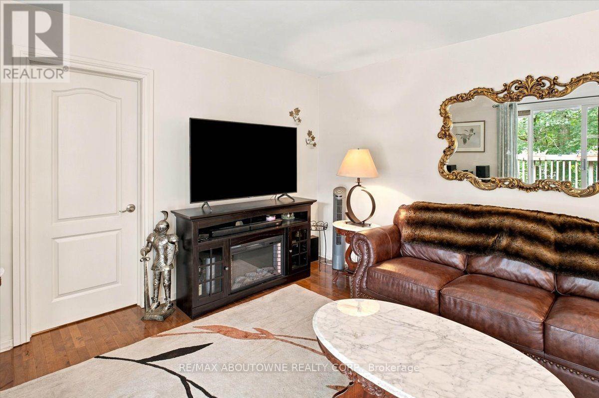 943 Mayfair Crescent Property Photo 11