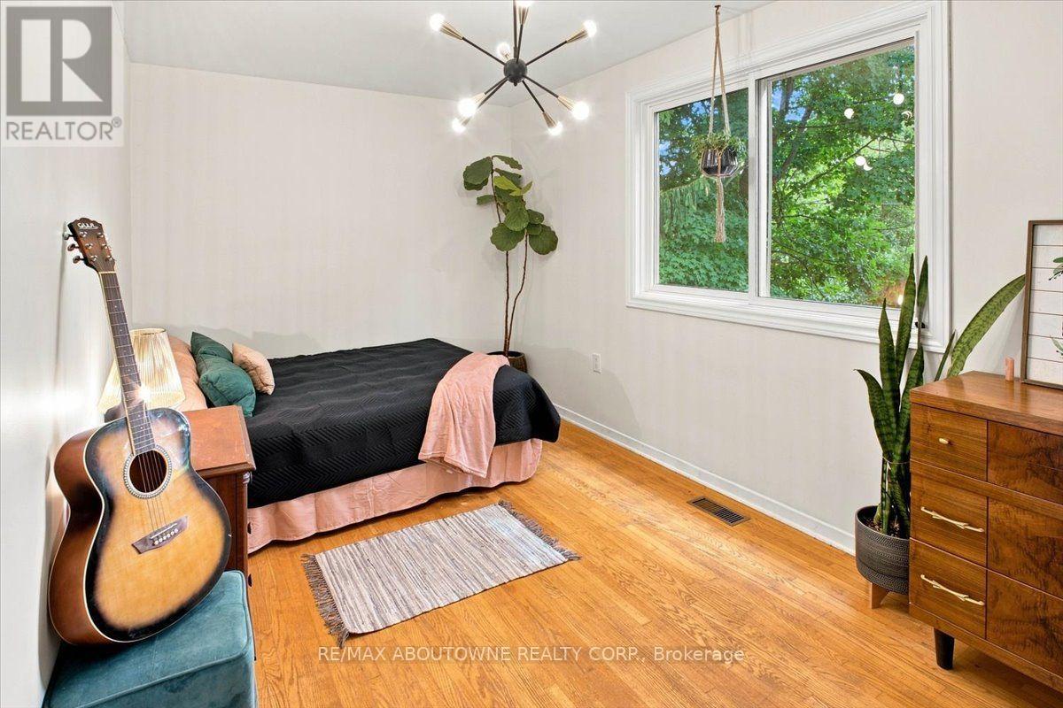 943 Mayfair Crescent Property Photo 15