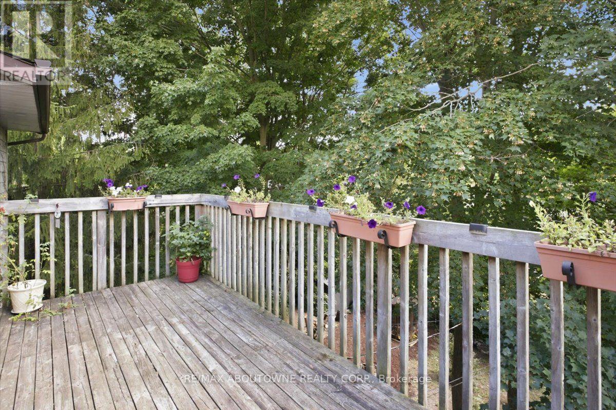 943 Mayfair Crescent Property Photo 32