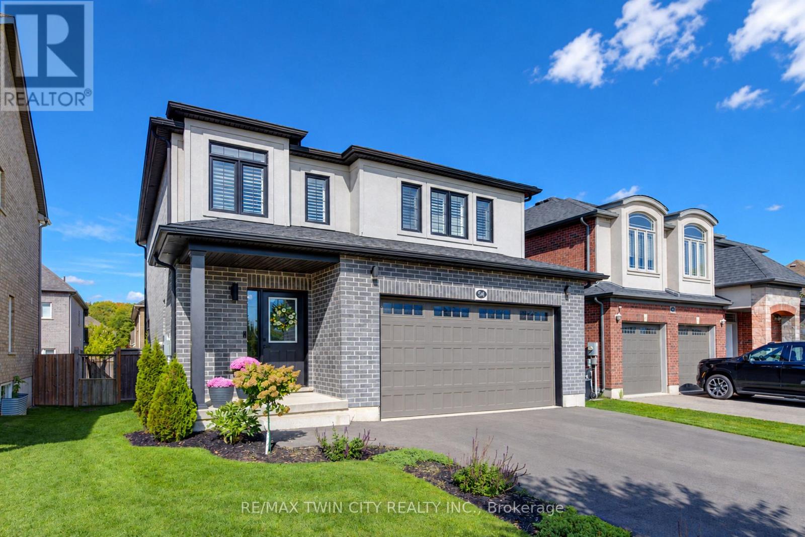 541 BRITTANIA CRESCENT Property Photo 1