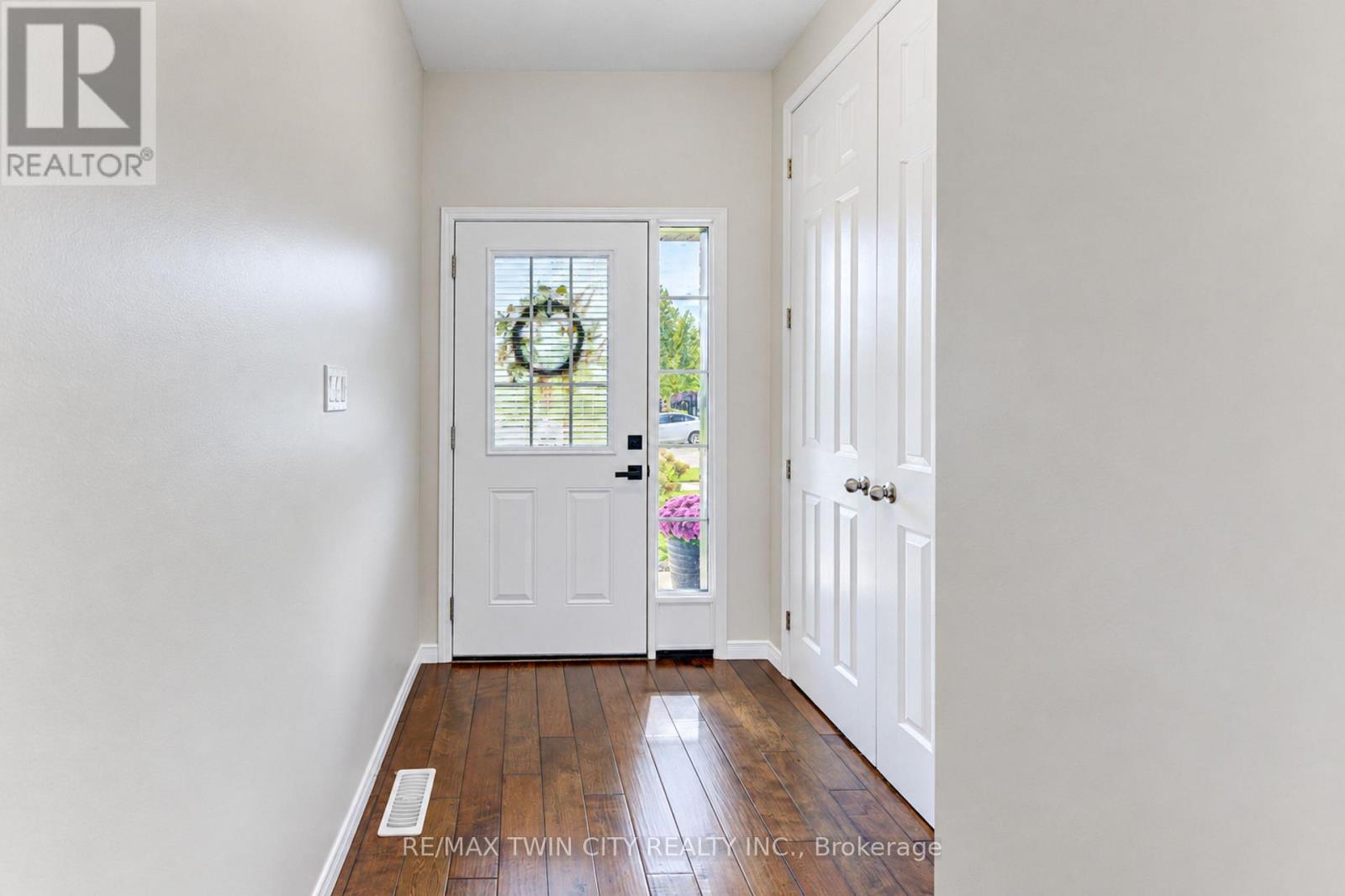 541 Brittania Crescent Property Photo 7