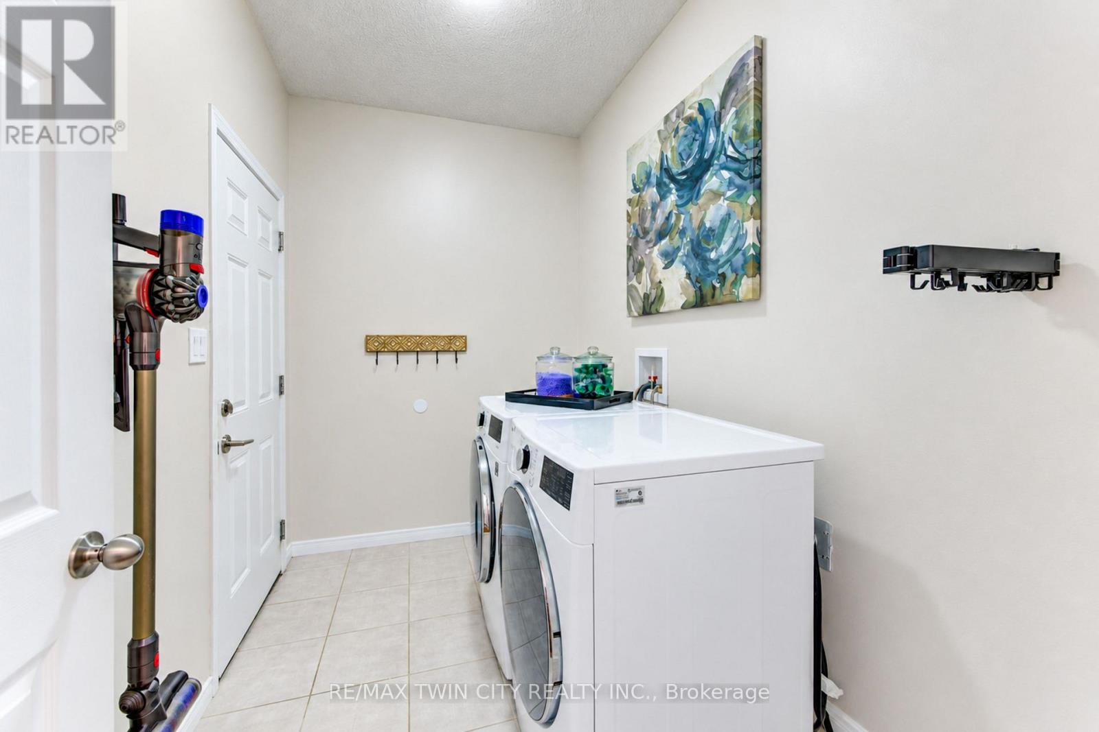 541 Brittania Crescent Property Photo 28
