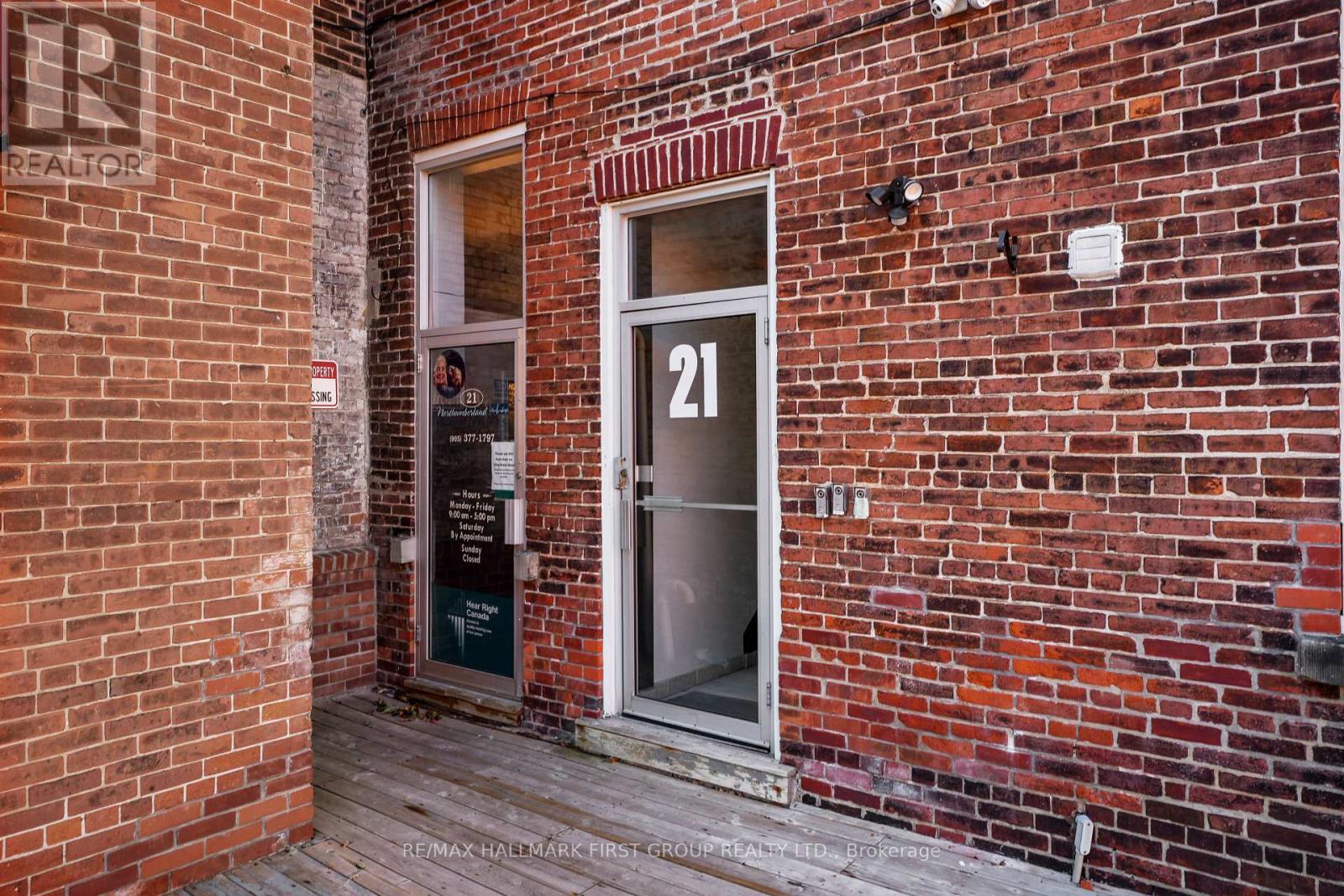 202 - 19 King Street W Property Photo 4