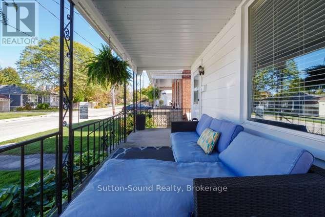 443 13th Street W Property Photo 3