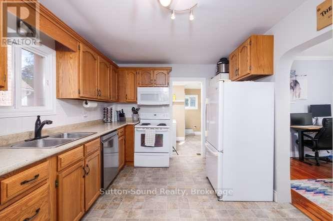 443 13th Street W Property Photo 10