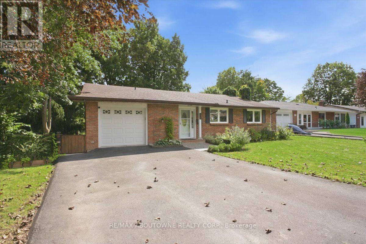 943 MAYFAIR CRESCENT Property Photo 1